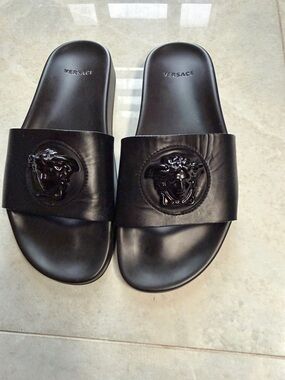 Versace Black Medusa Slide Sandals size 40 never worn